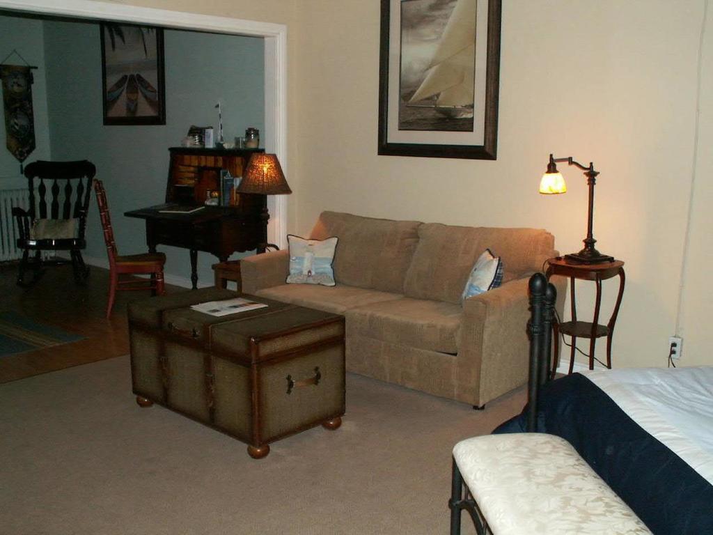 Canalside Restaurant, Inn&Kitchen Store Port Colborne Zimmer foto